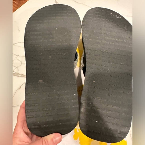 🌸Yellow box Fudora Black Size 6.5 Great used condition.🌸 - Picture 6 of 8